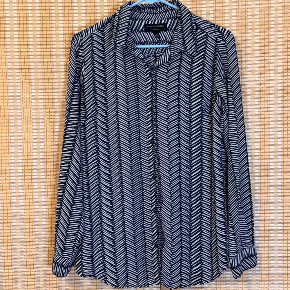 Banana Republic Womens Navy White Chevron Button Down Blouse Classic Fit Medium